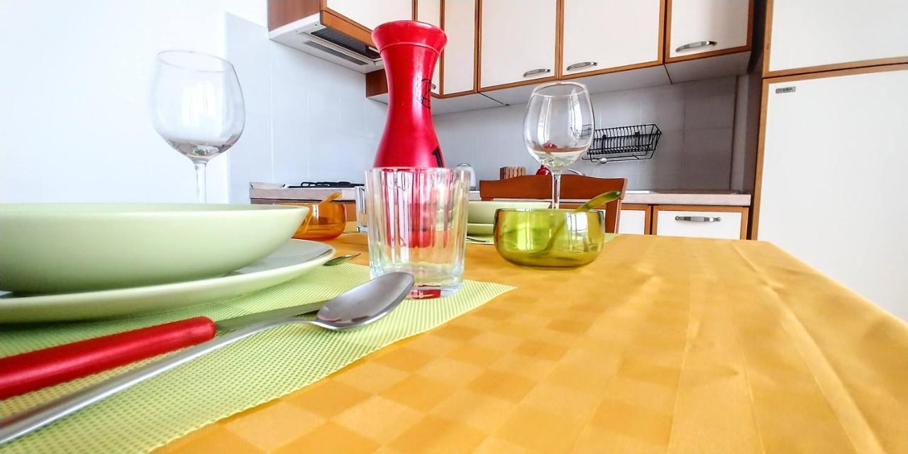 Casa Sunrise - Lovely Sea Front Apartment Шака Екстериор снимка