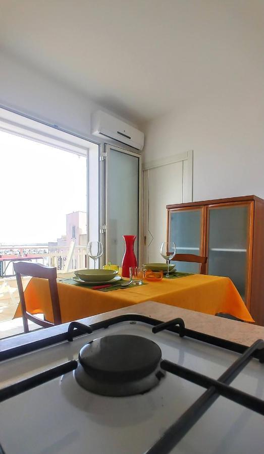 Casa Sunrise - Lovely Sea Front Apartment Шака Екстериор снимка